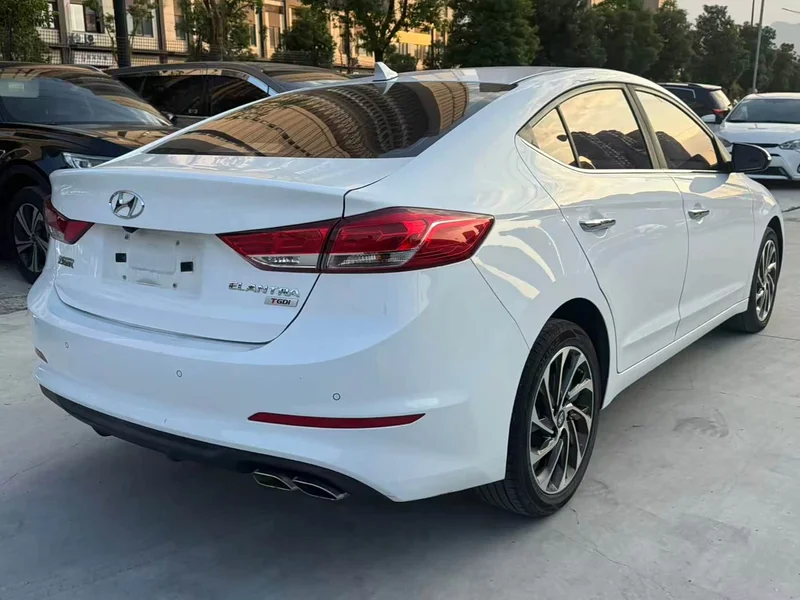 Hyundai Elantra Sport — фото 13