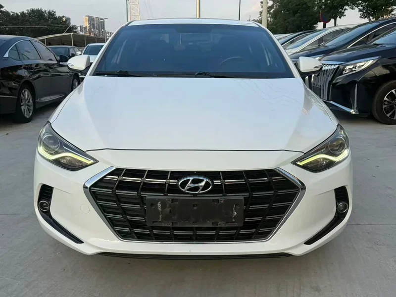 Hyundai Elantra Sport — фото 2