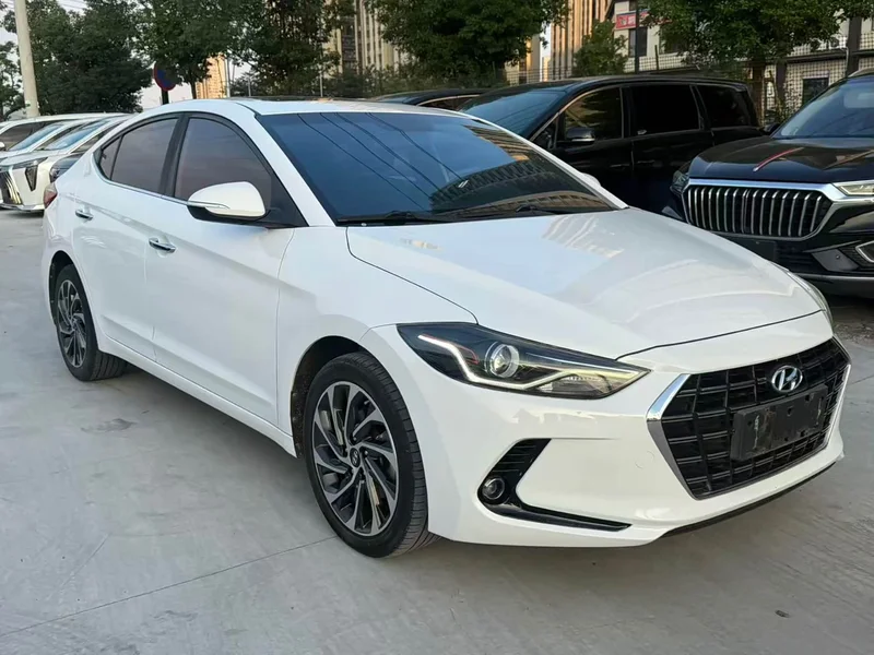 Hyundai Elantra Sport — фото 3