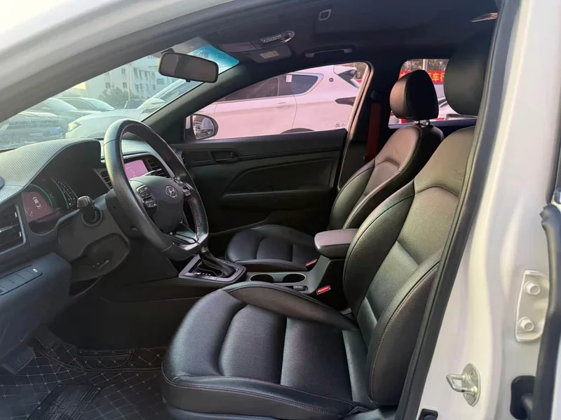 Hyundai Elantra Sport — фото 4
