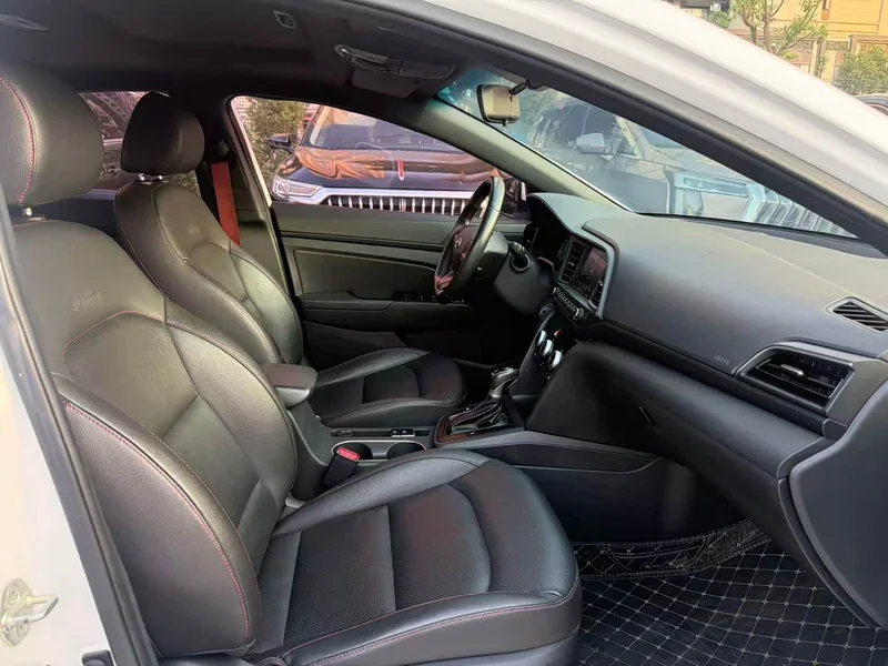 Hyundai Elantra Sport — фото 10