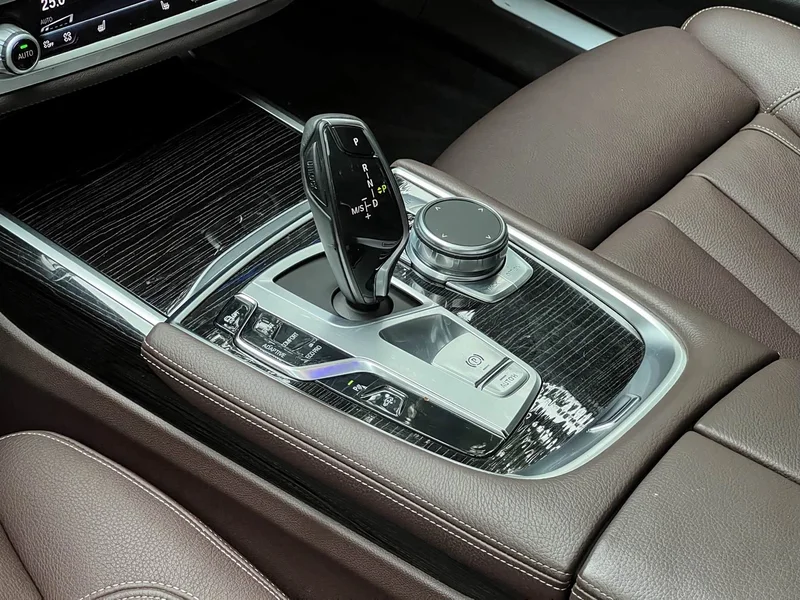 BMW 7-Series — фото 18