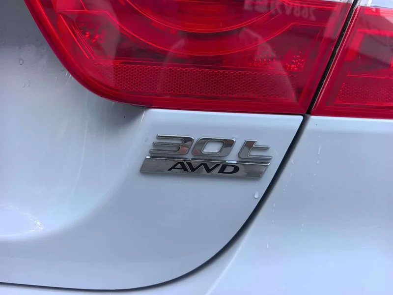 Jaguar XE — фото 13