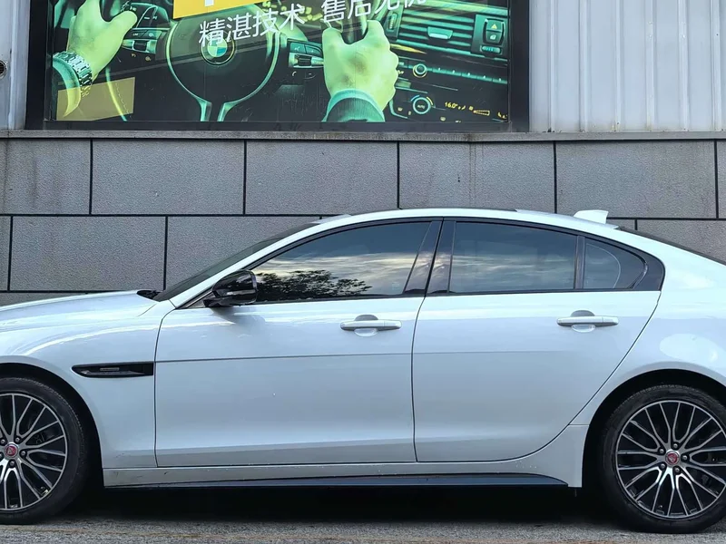 Jaguar XE — фото 2
