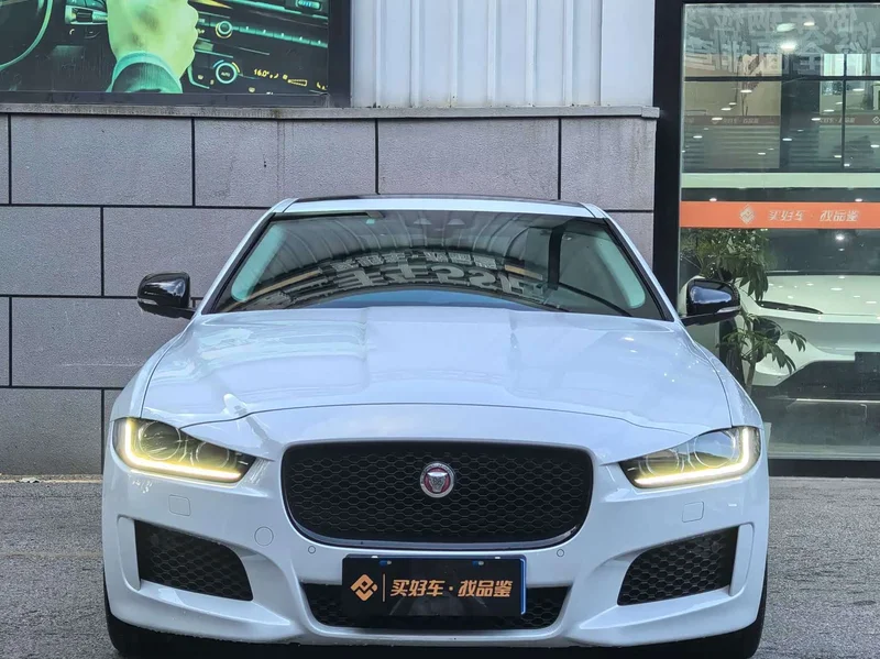 Jaguar XE — фото 3