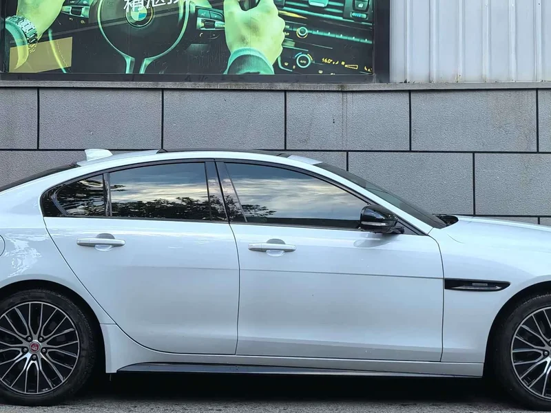 Jaguar XE — фото 4