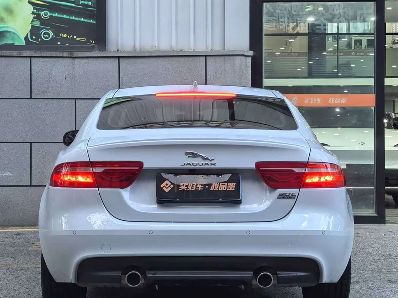 Jaguar XE — фото 6