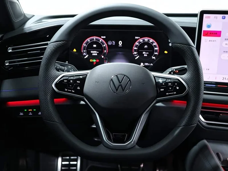 Volkswagen Tiguan L — фото 12