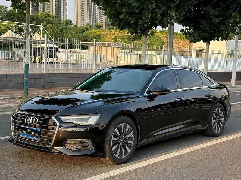 Audi A6L — фото 1