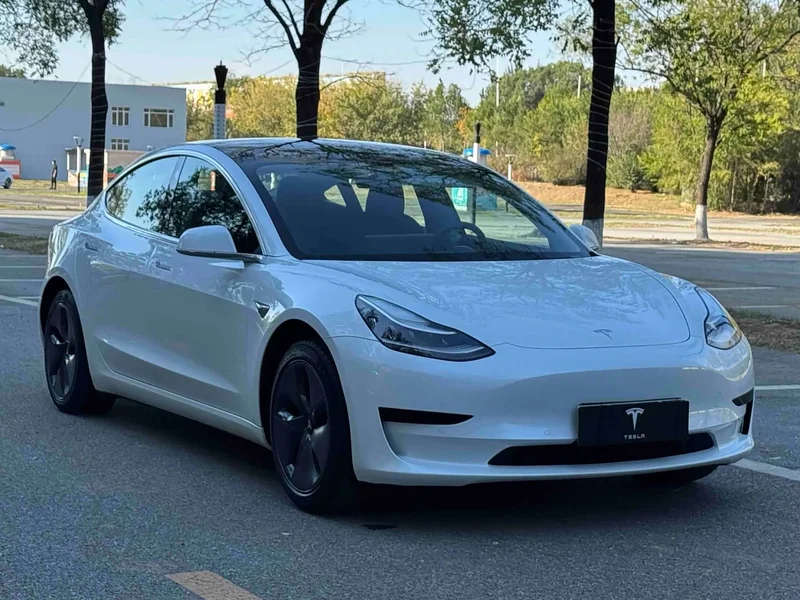 Tesla Model 3 — фото 2