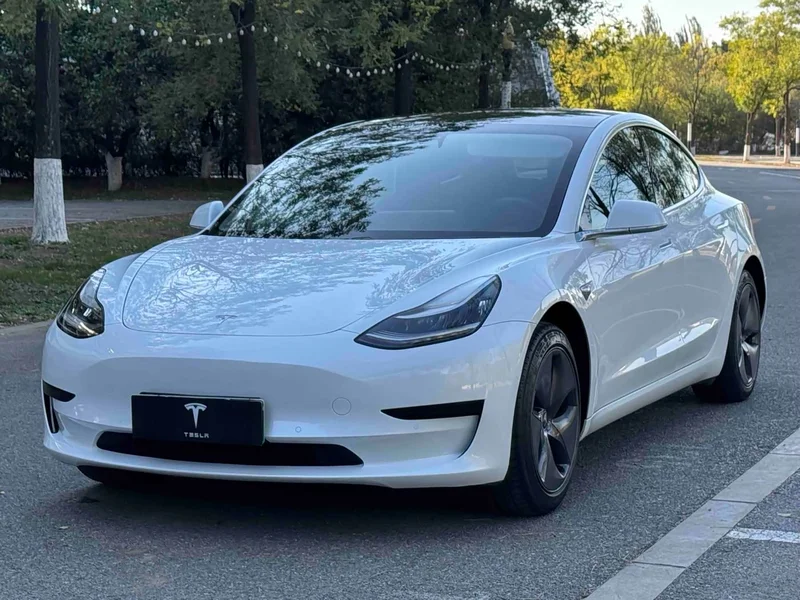 Tesla Model 3 — фото 3