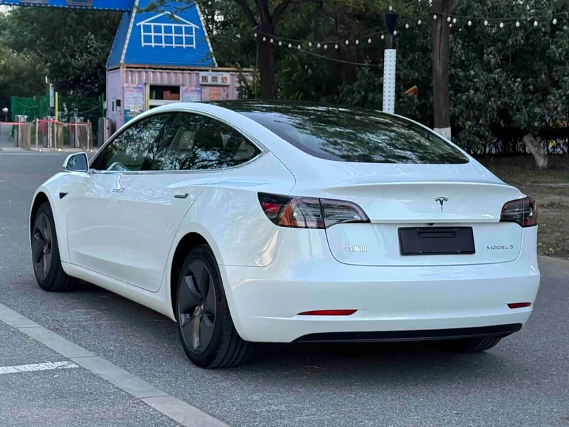 Tesla Model 3 — фото 4