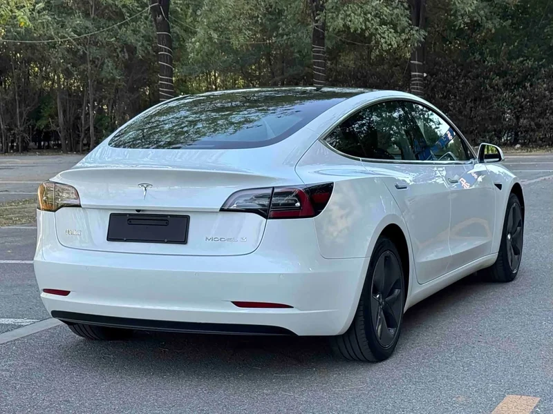 Tesla Model 3 — фото 5
