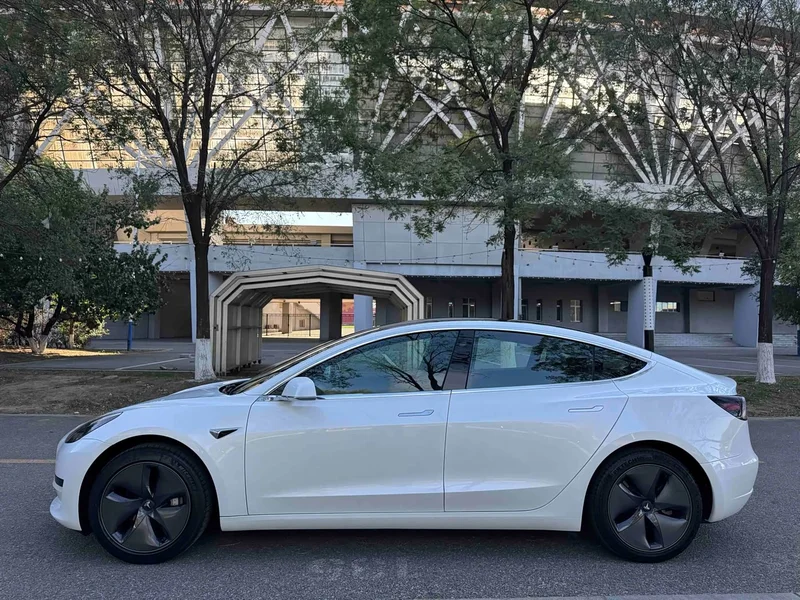 Tesla Model 3 — фото 7