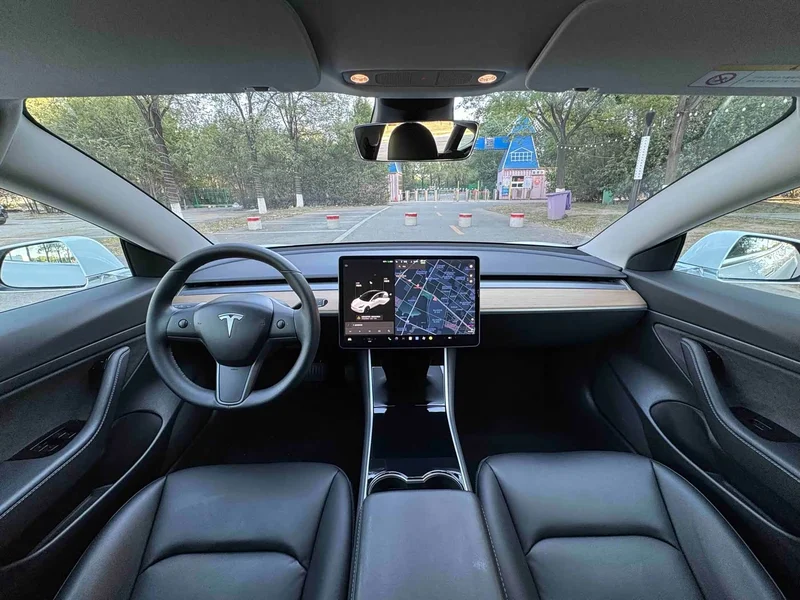 Tesla Model 3 — фото 10