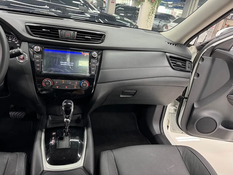 Nissan X-Trail — фото 12