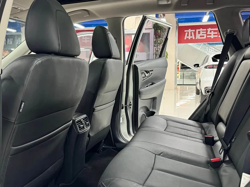 Nissan X-Trail — фото 18