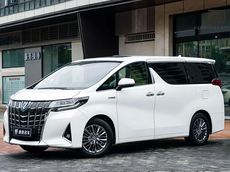 Toyota Alphard — фото 1