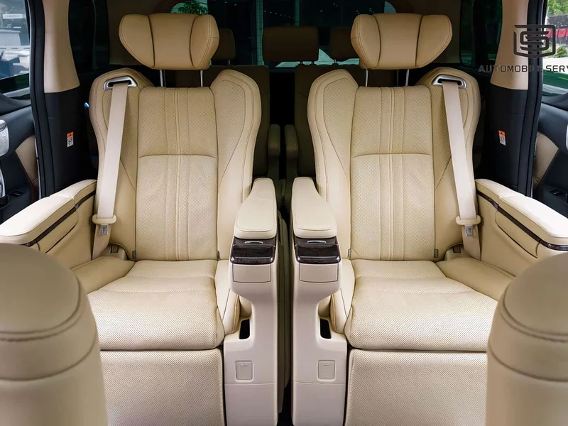 Toyota Alphard — фото 12