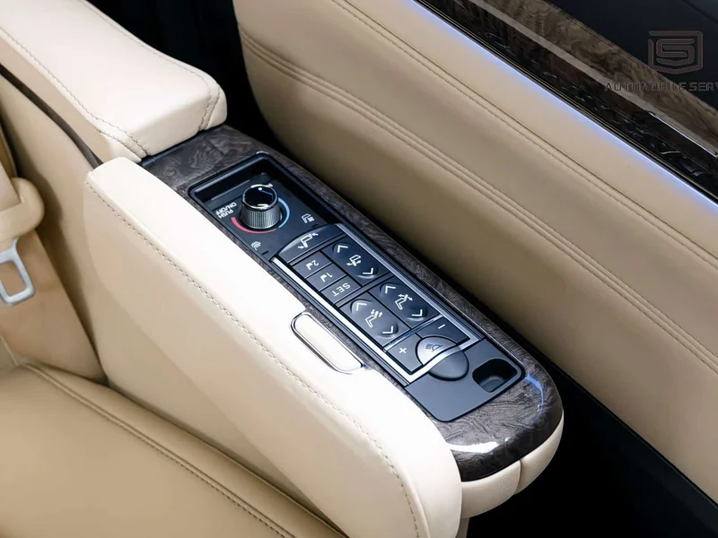 Toyota Alphard — фото 16