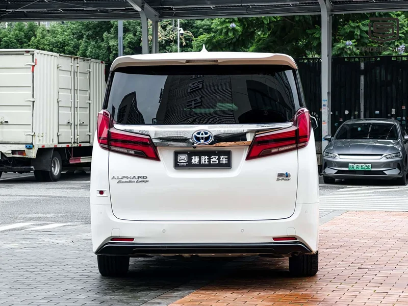 Toyota Alphard — фото 4