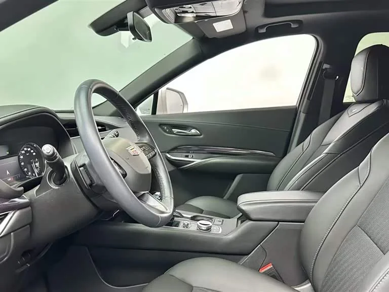 Cadillac XT4 — фото 11
