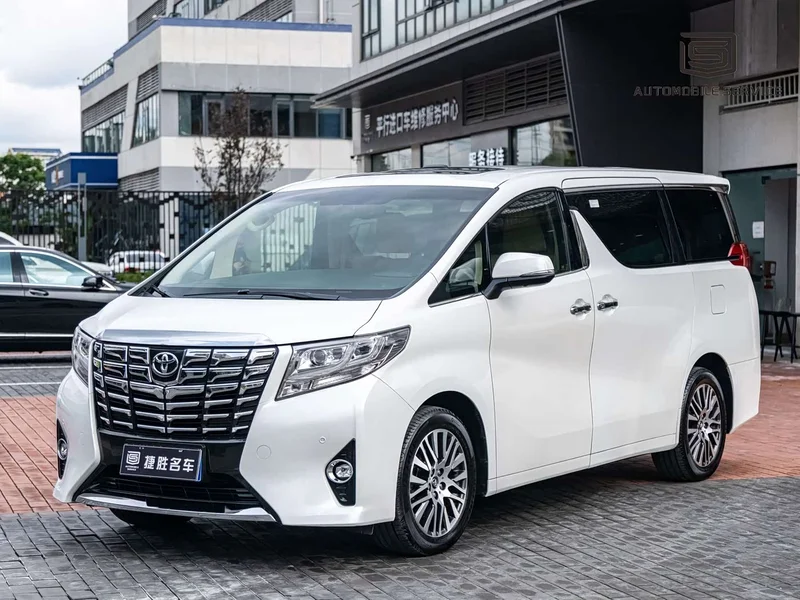 Toyota Alphard — фото 1