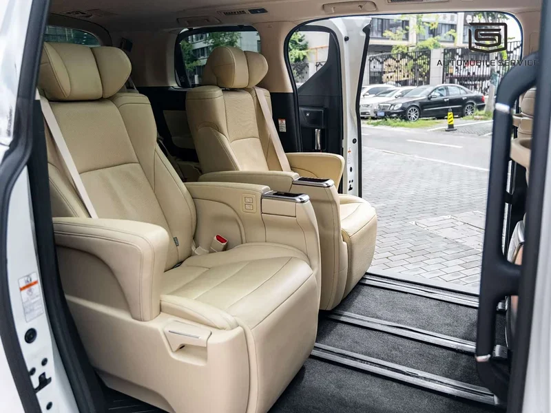 Toyota Alphard — фото 12