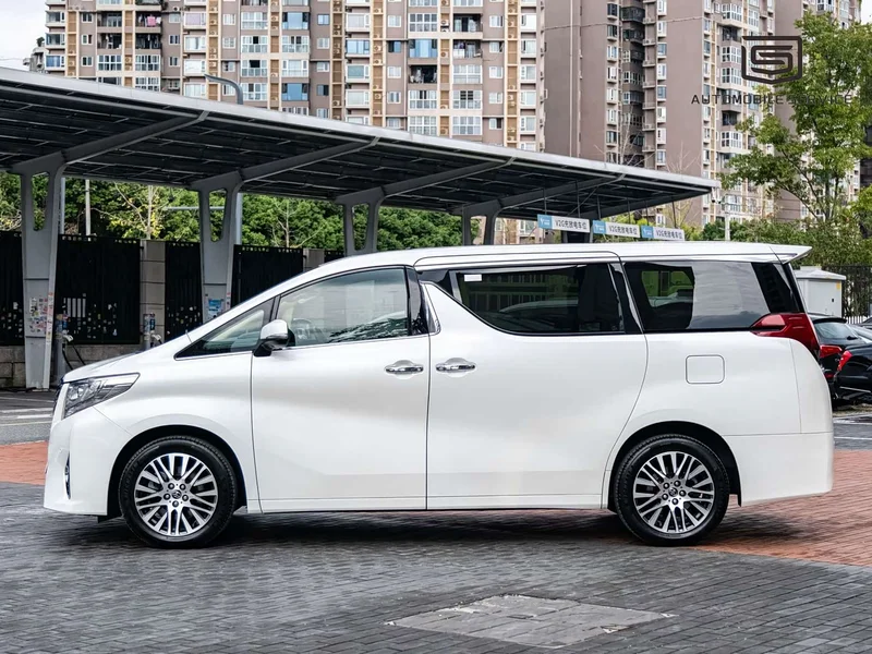 Toyota Alphard — фото 3
