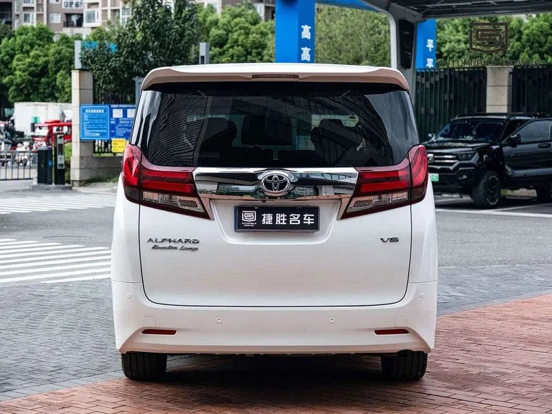 Toyota Alphard — фото 4