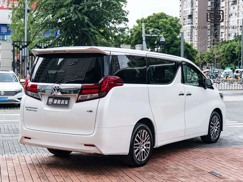 Toyota Alphard — фото 5