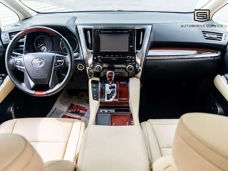 Toyota Alphard — фото 7