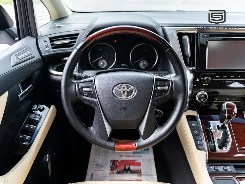 Toyota Alphard — фото 8