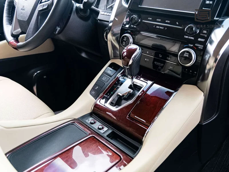 Toyota Alphard — фото 10