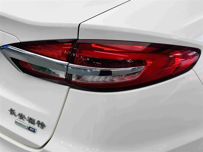 Ford Mondeo — фото 12