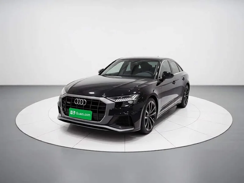 Audi Q8 — фото 1
