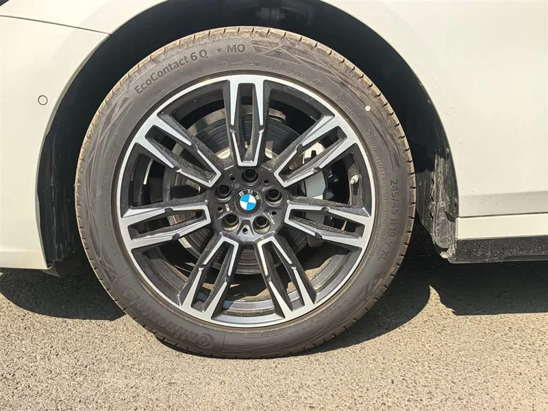 BMW 5-Series — фото 18