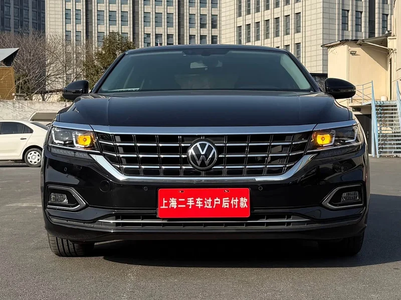 Volkswagen Passat — фото 1
