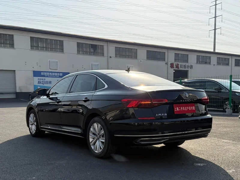 Volkswagen Passat — фото 17