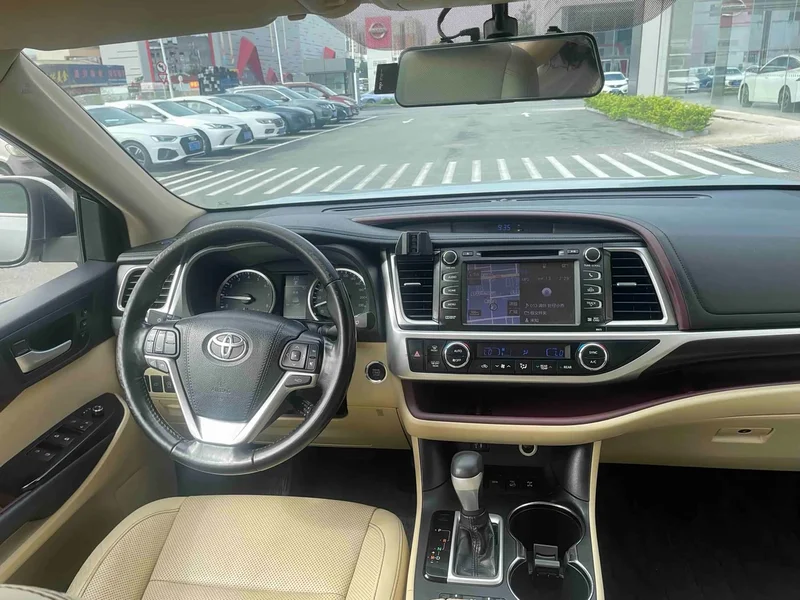 Toyota Highlander — фото 11