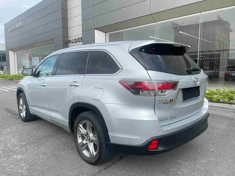 Toyota Highlander — фото 12