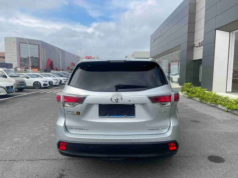 Toyota Highlander — фото 13