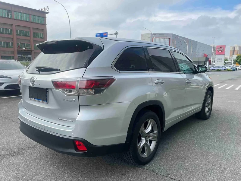 Toyota Highlander — фото 14
