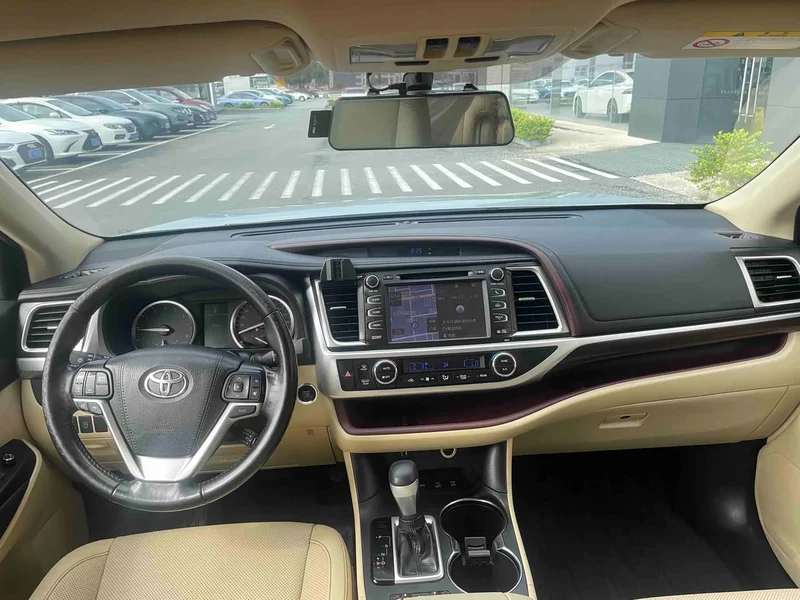Toyota Highlander — фото 10