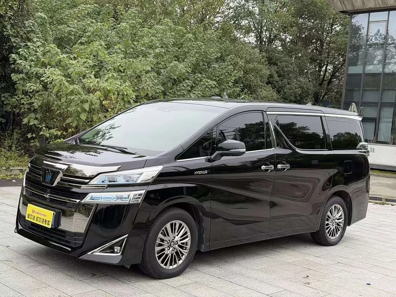 Toyota Vellfire — фото 1