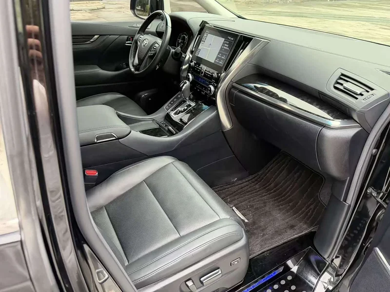 Toyota Vellfire — фото 10