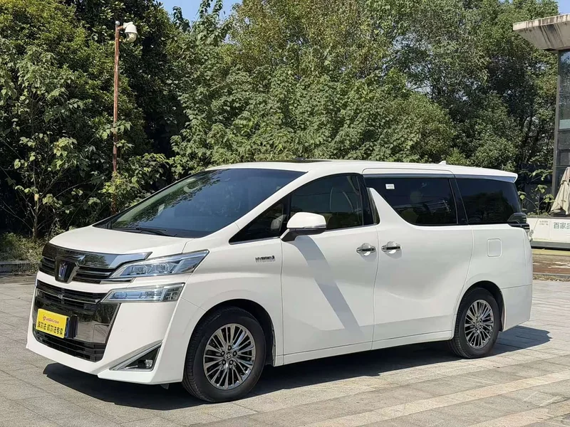 Toyota Vellfire — фото 1