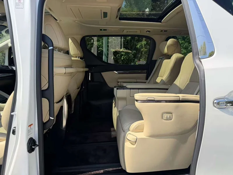 Toyota Vellfire — фото 12