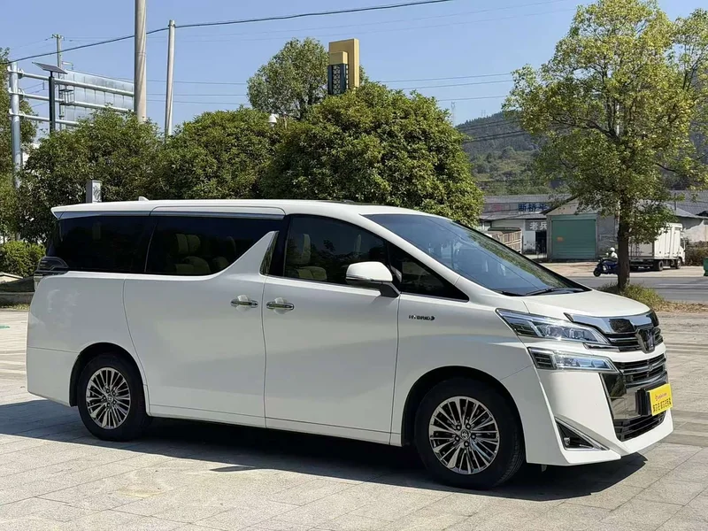 Toyota Vellfire — фото 2