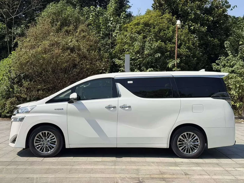 Toyota Vellfire — фото 4